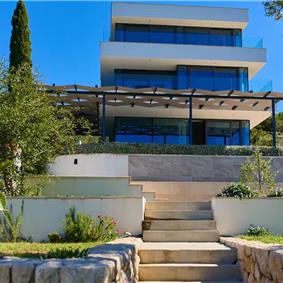 6 Bedroom Seafront Villa with Pool near Slano, Sleeps 12-14